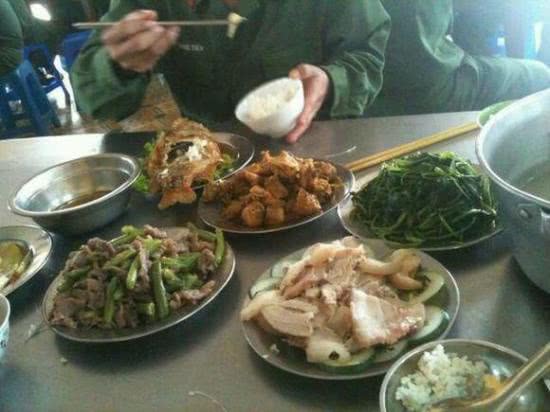 火狐电竞官网_泸州古玩市场冷清成常态三分之二店铺大门紧闭(图3) 火狐电竞官网