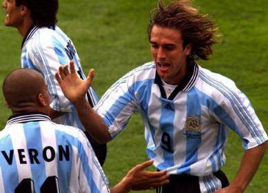 ‘火狐电竞官方网站’
外媒评阿根廷足球史上的7大球星 马拉多纳和梅西谁才是第一？(图4)