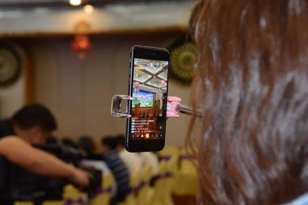 
卷尾文化直播运营：直播的焦点是什么？有哪些直播规则玩法？【火狐电竞】(图2)