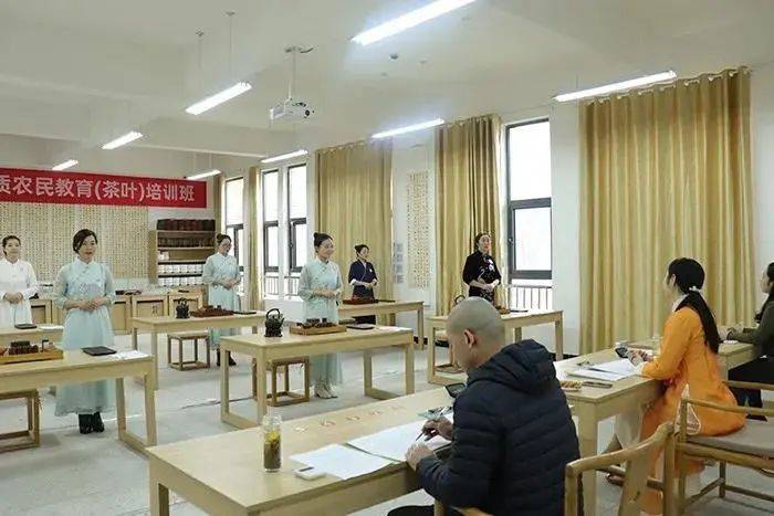 恩施州:职业技术品级认定事情深入推进‘火狐电竞官网’(图1)
恩施州:职业技术品级认定事情深入推进‘火狐电竞官网’(图1)