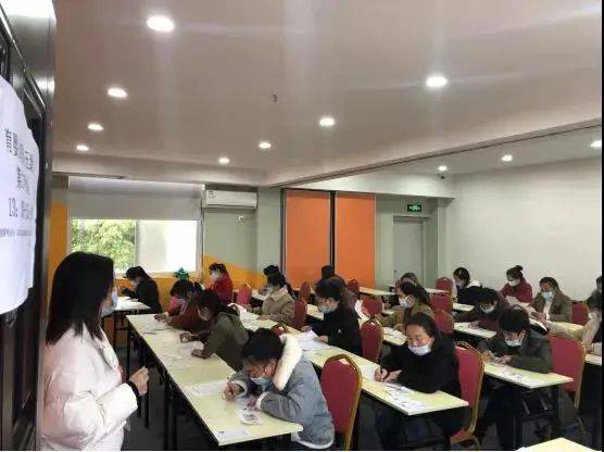 恩施州:职业技术品级认定事情深入推进‘火狐电竞官网’(图2)
恩施州:职业技术品级认定事情深入推进‘火狐电竞官网’(图2)