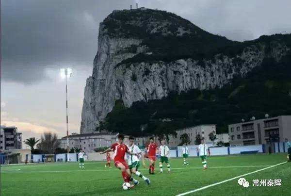 世界最美足球场 在那里?_火狐电竞官方网站(图4)
世界最美足球场 在那里?_火狐电竞官方网站(图4)