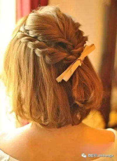 火狐电竞官网：
扭一扭的股编发发型竟然这么美！(图4)