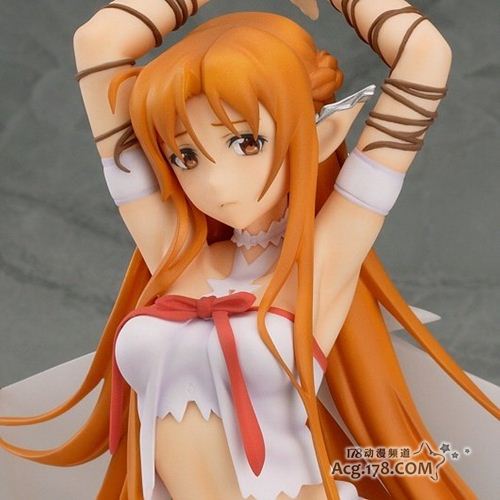 火狐电竞官方网站:
西装+短裤|入秋最炸穿搭组合 时髦人都这么穿!(图3) 火狐电竞