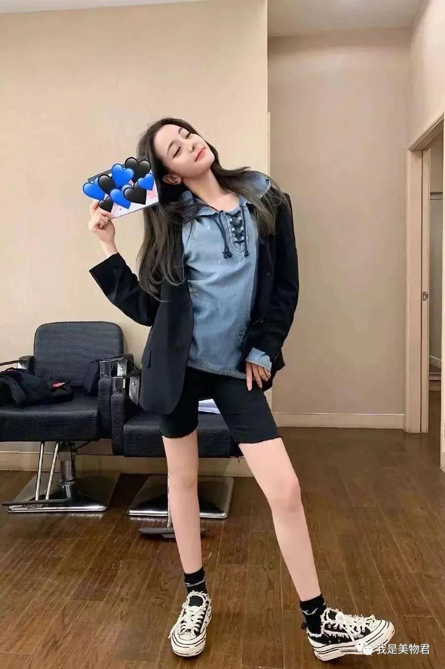 火狐电竞官方网站:
西装+短裤|入秋最炸穿搭组合 时髦人都这么穿!(图9) 火狐电竞官方网站:
西装+短裤|入秋最炸穿搭组合 时髦人都这么穿!(图9)