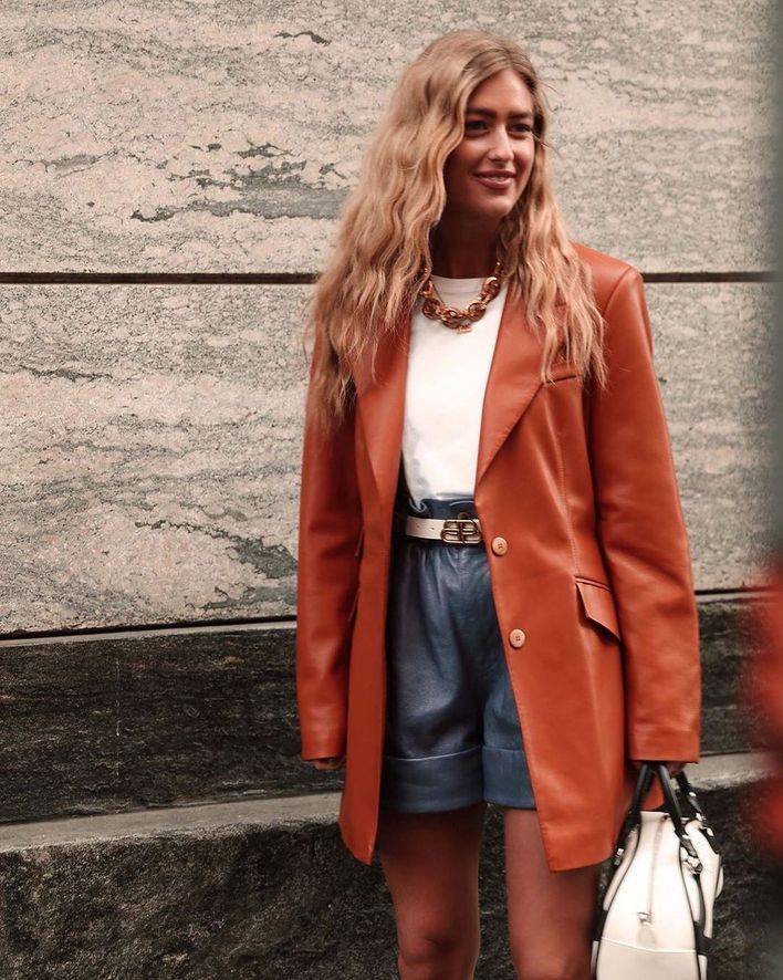 火狐电竞:*
短裤显瘦穿搭法:谁说冬天不能穿短裤?除皮裤、百慕大短裤外另有哪些裤子?(图7) 火狐电竞:*
短裤显瘦穿搭法:谁说冬天不能穿短裤?除皮裤、百慕大短裤外另有哪些裤子?(图7)