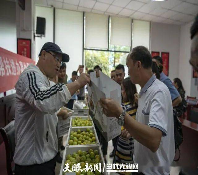 
聚力消费扶贫 花溪驻望谟边饶镇脱贫帮扶事情组多渠道助力农产物销售‘火狐电竞官网’(图4)