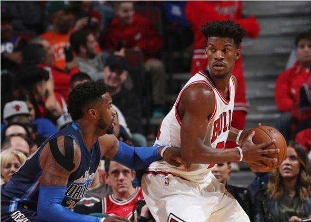 火狐电竞：
NBA撞脸球星：沃克沃尔分不清 而他俩却像极了亲父子(图8)