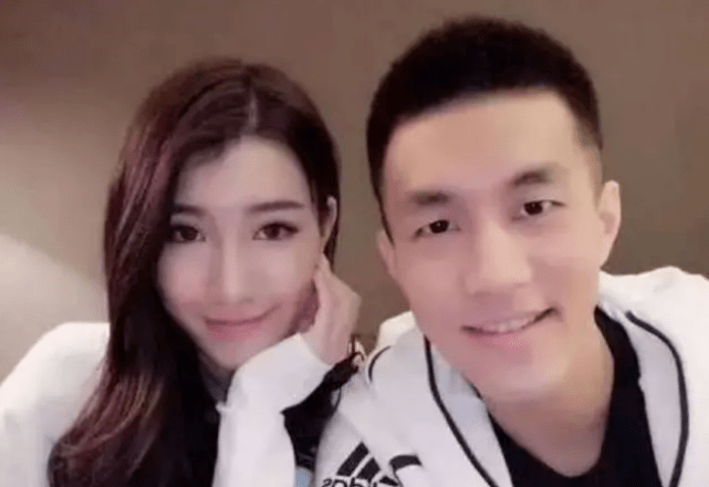 火狐电竞官方网站：
中国男篮第一控卫郭艾伦 前女友晒照 身材颜值堪称完美(图5)