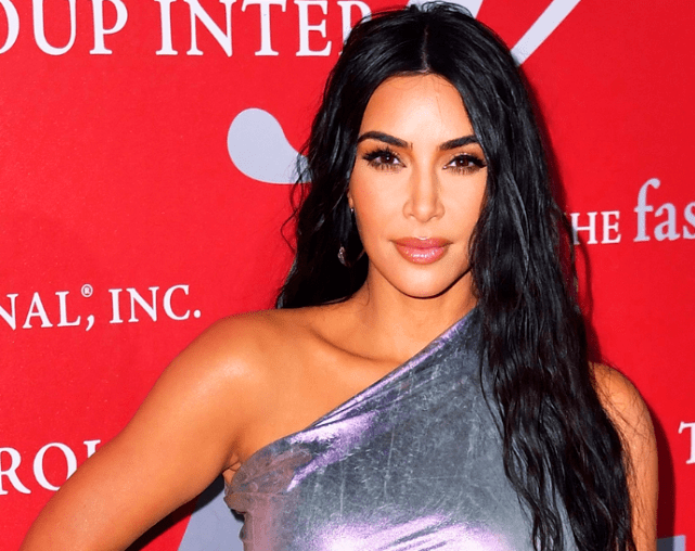 金·卡戴珊取关闺蜜 NBA巨星皮蓬前妻曝侃爷深夜有此习惯“火狐电竞官方网站”(图5)
金·卡戴珊取关闺蜜 NBA巨星皮蓬前妻曝侃爷深夜有此习惯“火狐电竞官方网站”(图5)