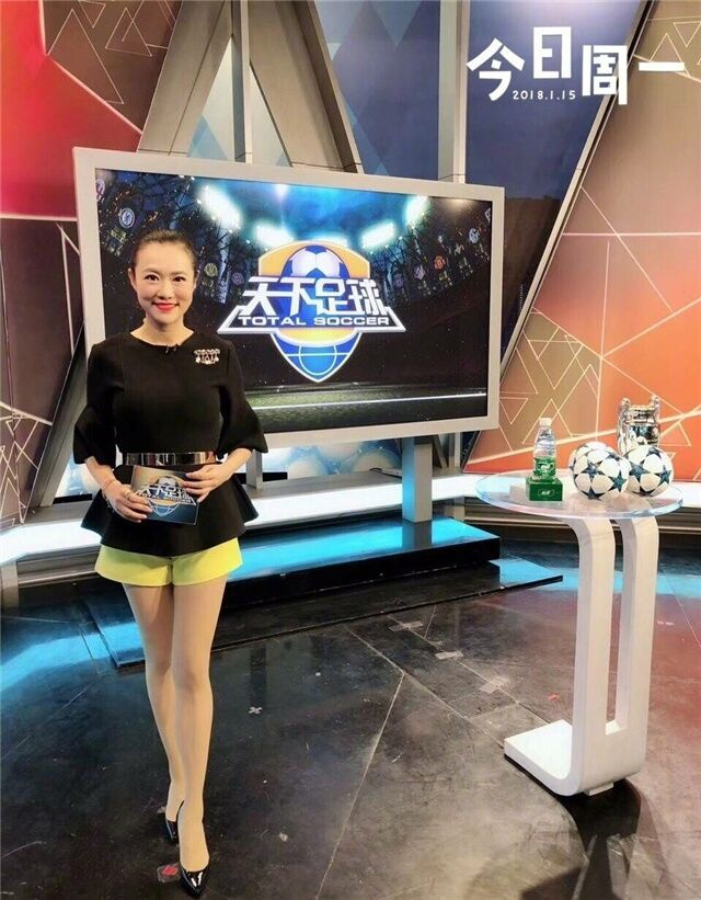 火狐电竞官网_
天下足球长腿女主播忘词！实在不知该咋说了 央视男搭档机智解围(图7)