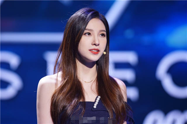 火狐电竞官网_
天下足球长腿女主播忘词！实在不知该咋说了 央视男搭档机智解围(图8)