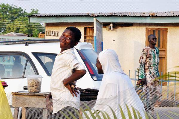 【火狐电竞官方网站】一个没有旅游风景的国家 但街道上充满了风景(第七个随行的尼日利亚)(图9)