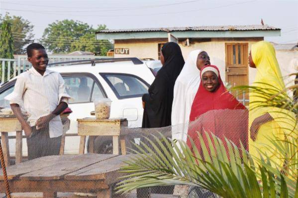 【火狐电竞官方网站】一个没有旅游风景的国家 但街道上充满了风景(第七个随行的尼日利亚)(图10)