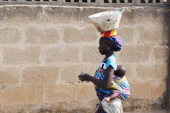 【火狐电竞官方网站】一个没有旅游风景的国家 但街道上充满了风景(第七个随行的尼日利亚)(图19)