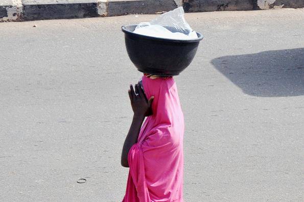 【火狐电竞官方网站】一个没有旅游风景的国家 但街道上充满了风景(第七个随行的尼日利亚)(图21)