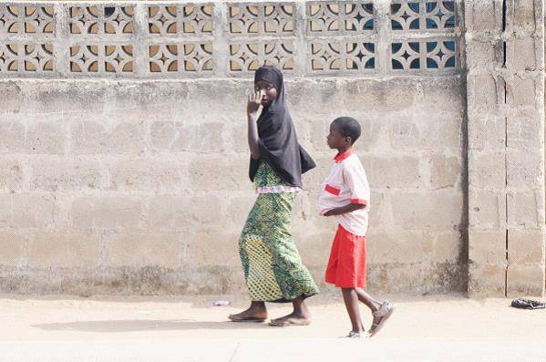 【火狐电竞官方网站】一个没有旅游风景的国家 但街道上充满了风景(第七个随行的尼日利亚)(图25)