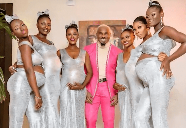 “火狐电竞官方网站”
尼日利亚男子带6名女友到场婚礼 网友：可以娶这么多妻子？(图2)