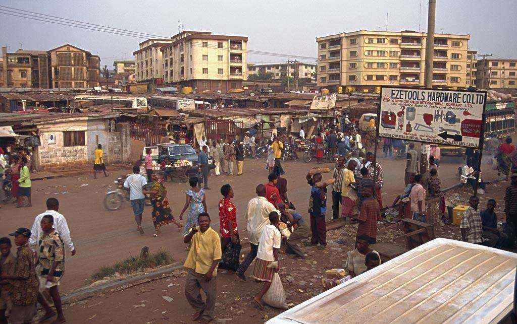 “火狐电竞官方网站”
尼日利亚男子带6名女友到场婚礼 网友：可以娶这么多妻子？(图6)