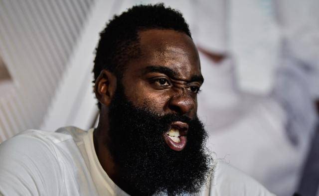 
NBA球星破产如何挣钱？许多沦为服务生和小偷 唯独艾弗森智慧‘火狐电竞官方网站’(图2)
