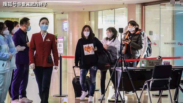 火狐电竞官方网站-
石川佳纯与妹妹转战郑州 妹妹见人就鞠躬 日本人都这么有礼貌吗(图2)